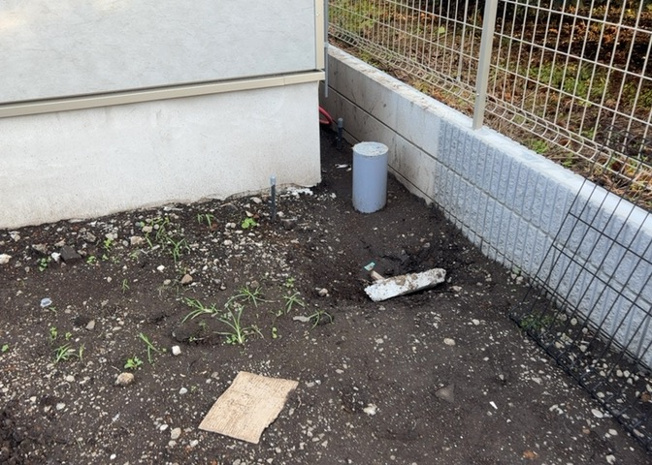 【設備】 | 屋外には散水などに便利な設備を配置。お庭での水やりや洗車、プール遊びなど多用途に役立ちます。都市ガスや公営水道、公共下水といったインフラ設備も完備されており、快適な暮らしをバックアップします。