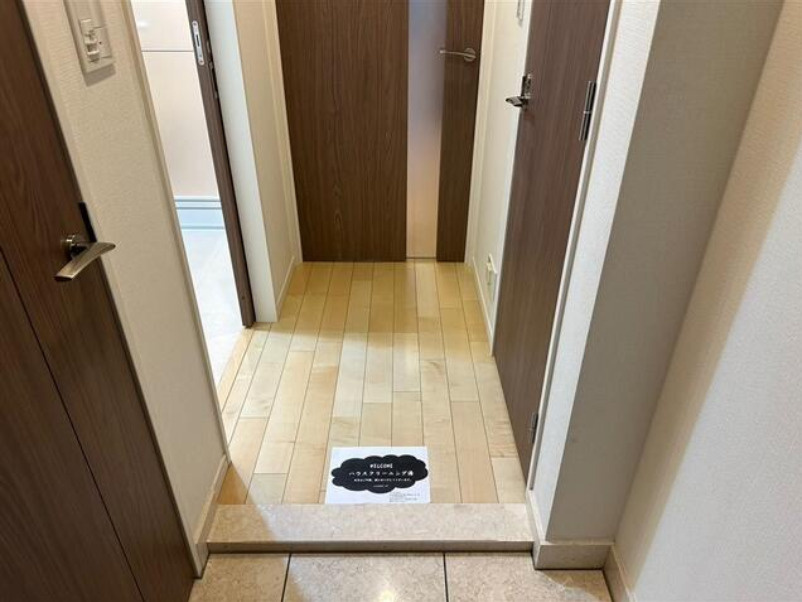クレヴィア本郷の玄関