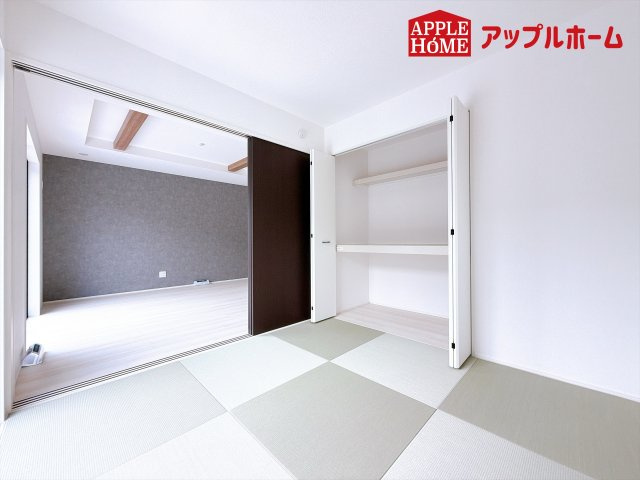 [新築住宅] 行田市持田 2期 全1棟の和室|広々とした居住空間は日々の暮らしを彩り、心のやすらぎと満足感を与えてくれます。通風と採光を考慮した設計は子供たちはのびのび育ち、家族でくつろぎと団らんを生み出します。