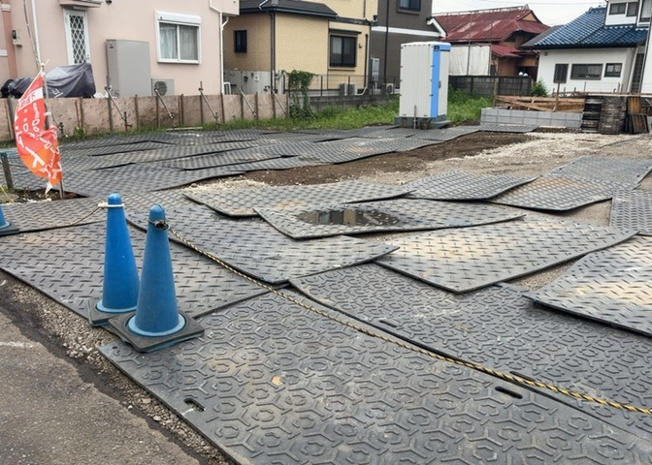 【外観】 | 現地に行くなら、物件の周囲の地形がどうなっているかを見ることも大切です。周辺より低くなっている土地では、大雨などで水が集まりやすいため、地盤が弱くなっているということも考えられるため、注意が必要です。