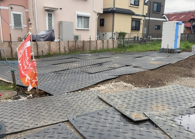 【外観】 | 土地の形が極端に長細かったり、狭小地、あるいは道路との高低差がある傾斜地だった場合、後々売ろうとしても買い手がつかない場合もあります。後々、売却することになった時に価値の下がらない土地を選びましょう。
