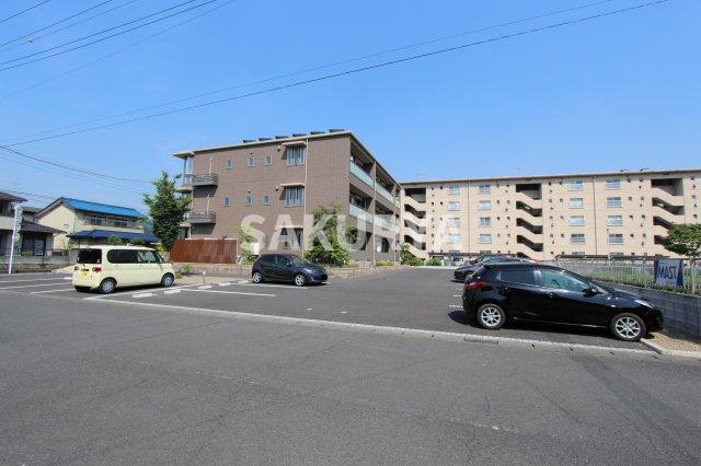 プレヴィスタの駐車場