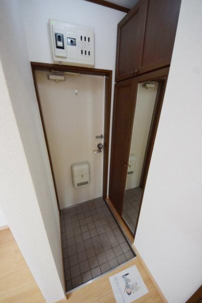 ウィズ調布リバーサイドの玄関|※別号室参考写真です