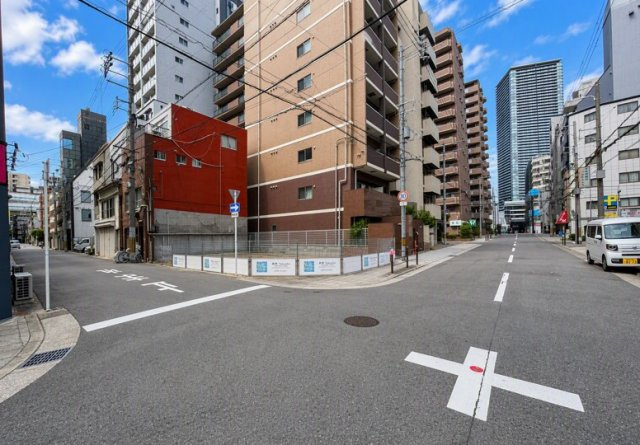 江戸堀3丁目 売土地の前面道路含む現地写真