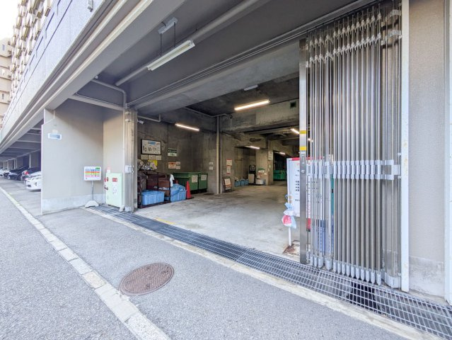 エバーグリーンポートアイランド 4号棟のロビー