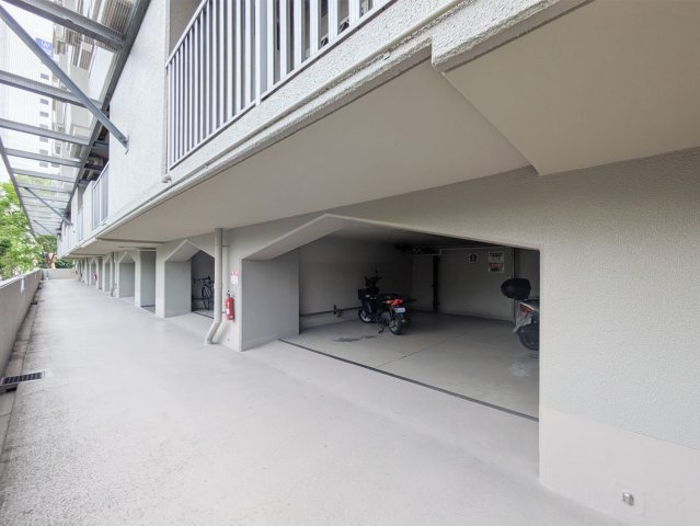 エバーグリーンポートアイランド 4号棟のロビー