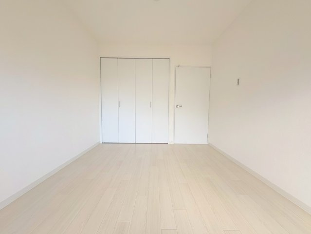 ファミーユ仁川の居間・リビング|こちらの居間で趣味の時間をお楽しみください