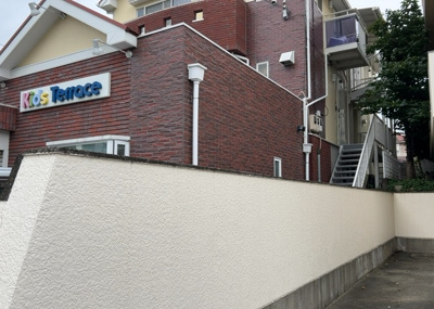 【外観】 | パームⅡ | 物件によっては、入居者が個人的に使用できる専用庭がついているものもあります。また、住宅の中にある土間の部分を庭と呼ぶこともあります。庭の用途は住む人によって変わり、それによってデザインもさまざまです。