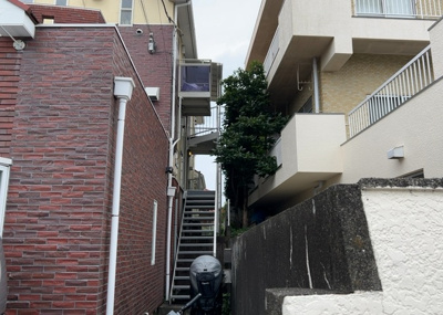 【中庭】 | パームⅡ | 中庭（パティオ）とは、一つの建築物の内部に設けられた、壁などで囲われている庭のことを指します。コの字型、ロの字型が主流ですが、L字型の中庭もあります。最近では、インテリア性の高さからも人気があります。