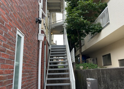 【受付】 | パームⅡ | 受付はマンションコンシェルジュがいる場合もあれば、管理人が滞在する小部屋を総称して呼ぶことがあります。主にエントランスに設置されていることから、防犯面でも期待ができます。防犯設備がない場合はより安心！