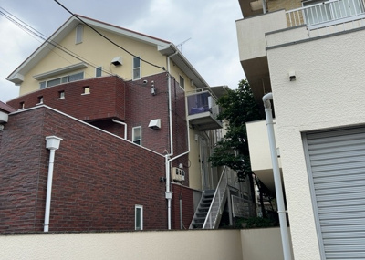 【内装】 | パームⅡ | 共有部分は、住民なら誰もが使える設備のこと。例えば駐車場やエレベーター、インターネット設備、セキュリティ設備などがあります。他にも、マンションの廊下・外部階段やエントランス・ゴミ置き場などがあります。