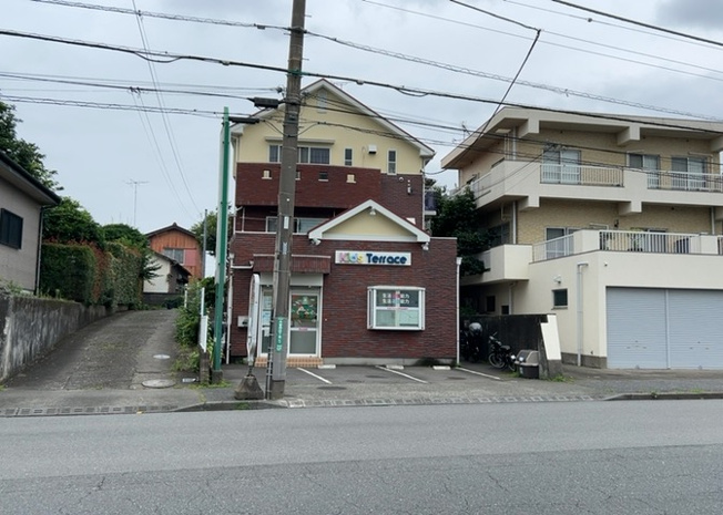 【外観】 | パームⅡ | 物件の詳細については、現地を見てわかること以外に、役所や法務局などで調べないとわからないことがあります。そのため、現地に行く場合は、もしこの物件を買ったらどのような生活ができるかをイメージしましょう。