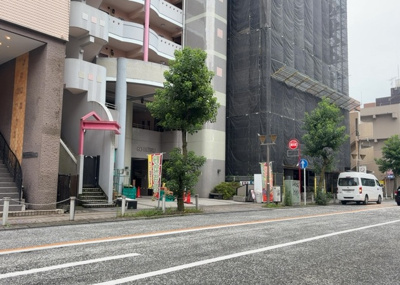 【外観】 | ソ・ビエール | 土地を買う際、住む地域の自治体や福祉の補助制度にも注目してみましょう。子供や老人の医療補助やゴミ出しのルールなど、自治体によってルールに大きな違いがあるため、暮らしやすい土地で判断するとよいでしょう。