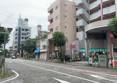 【外観】 | ソ・ビエール | 土地購入を検討されている場合、境界杭がない状態で購入してしまうと境界確定測量をする必要があり、費用がかかります。購入の前に、売主、隣土地所有者立ち合いのもと境界を確定し境界杭を設置するのがベストです。