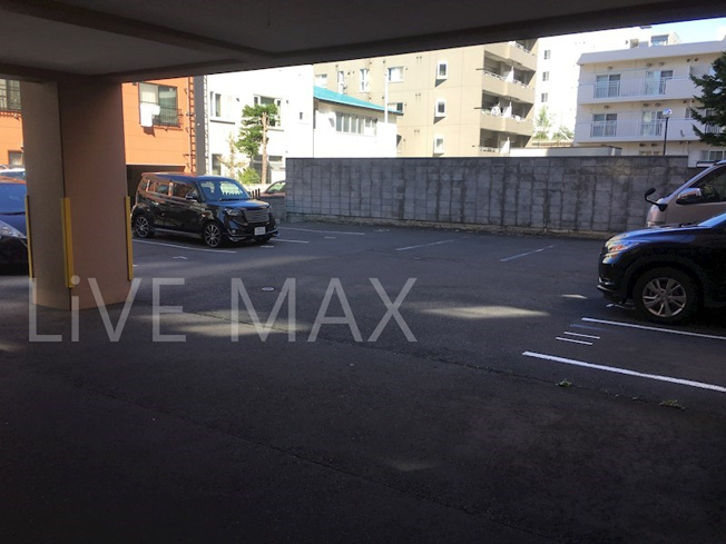 【駐車場】Ａｚｚｕｒｒｉ　Ｇａｒｄｅｎ山鼻