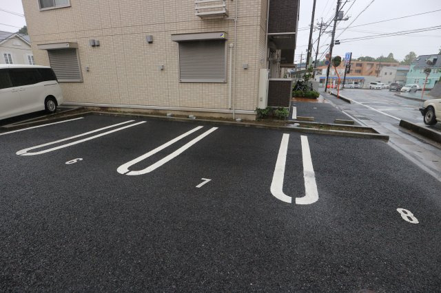 ブラウ天王台の駐車場