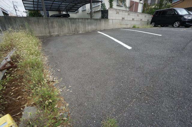 アルファタウン天王台の駐車場