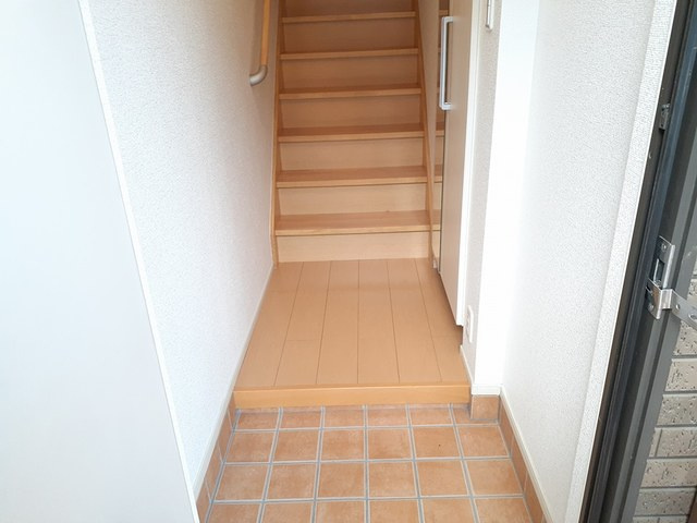 リベラル　ファミリアの玄関|玄関