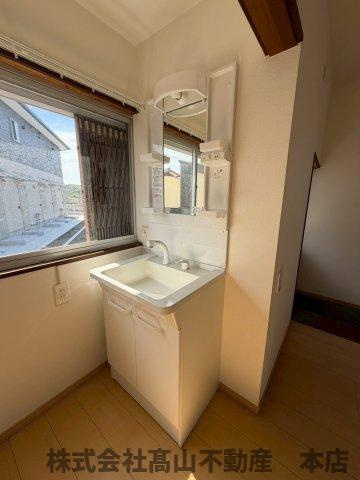 遠賀郡岡垣町鍋田１丁目の一戸建ての洗面所
