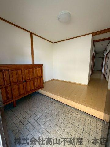 遠賀郡岡垣町鍋田１丁目の一戸建ての玄関