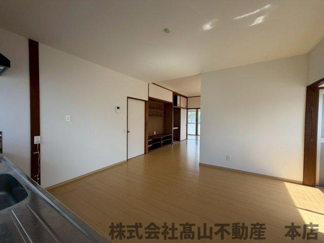 遠賀郡岡垣町鍋田１丁目の一戸建ての居間・リビング