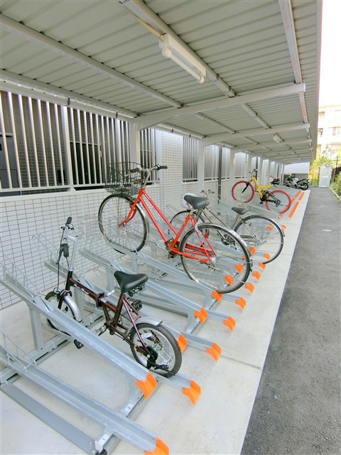 アジールコート池上のその他共用部分|屋根付きラック式の駐輪場