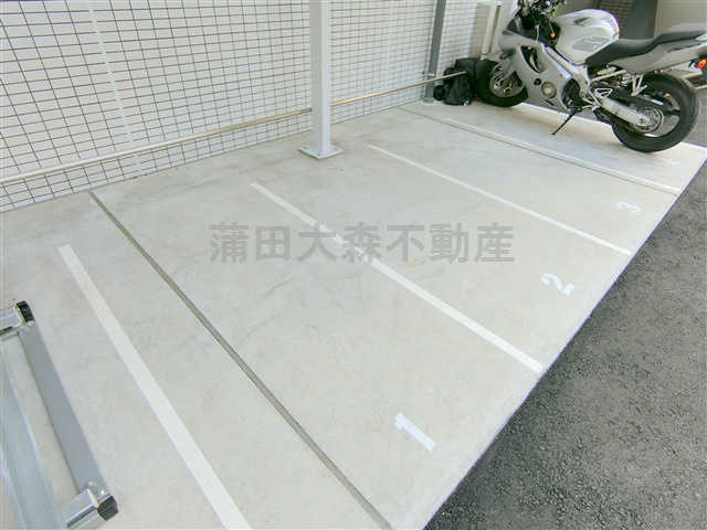 アジールコート池上のその他共用部分|バイク置き場　空き状況等詳細はお問合せください。