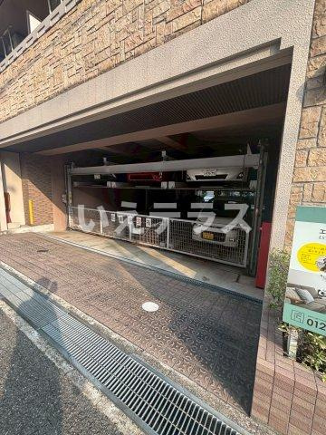 エステムコート神戸西Ⅱの駐車場
