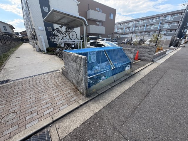 レオネクスト一津屋の駐車場