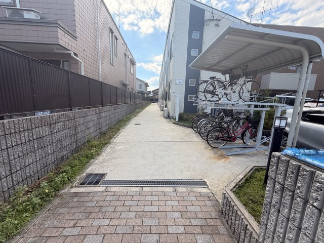 レオネクスト一津屋のエントランス