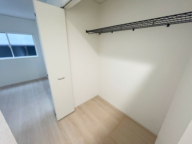 東藤沢5丁目新築戸建ての収納|1階7帖洋室のクローゼットです♪