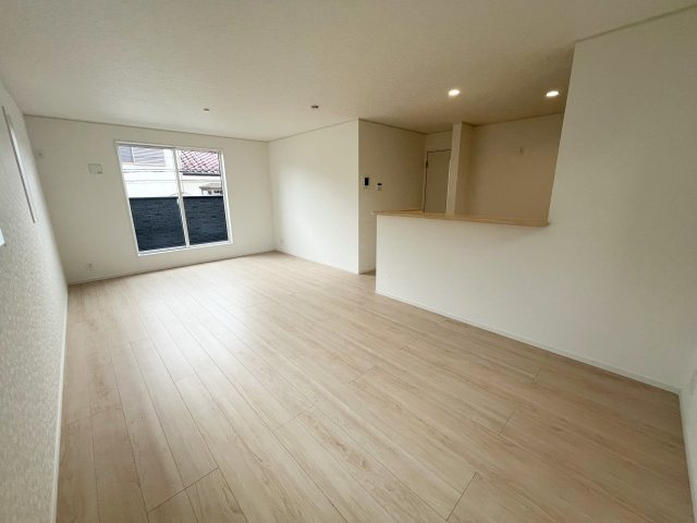 東藤沢5丁目新築戸建ての居間・リビング|使いやすい居間です♪