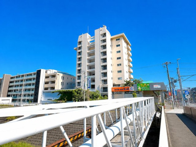 【外観】 | リバーサイド綱島マンション　新綱島まで徒歩6分/綱島までも徒歩7分/リフォームで自分仕様に　 | ◆住宅ローンのご相談や周辺環境のご案内も含め、ローンに詳しい、地元に詳しいスタッフがお出迎えさせていただきます。お気軽にご相談ください。