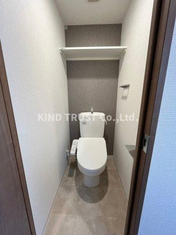 エスリードレジデンスグラン大阪福島ノースのトイレ|落ち着いた色調のトイレです
