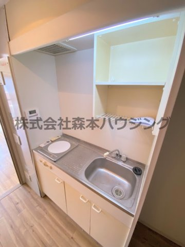 【キッチン】 | 　リバーイースト・クレムリン | コンパクトなキッチンで掃除もラクラク