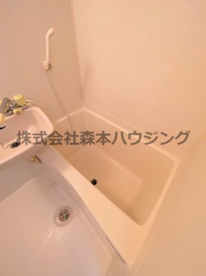 【浴室】 | 　リバーイースト・クレムリン | 落ち着いた空間のお風呂です
