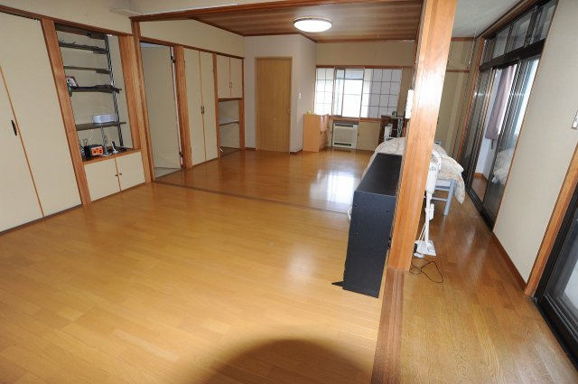吉田３丁目中古住宅の居間・リビング