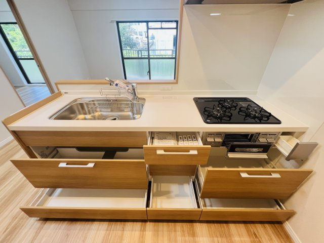 マンション長田11のキッチン|コンパクトなキッチンで掃除もラクラク