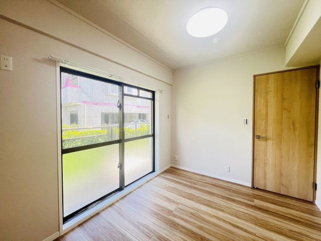 マンション長田11の洋室|ゆったりした洋室です