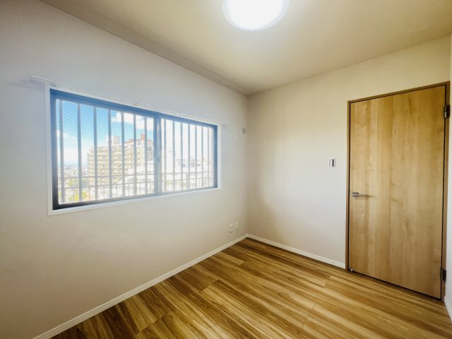 マンション長田11の洋室|落ち着いた色調の洋室です