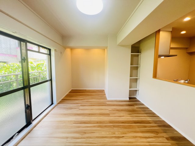 マンション長田11の居間・リビング|ゆったりとした居間です