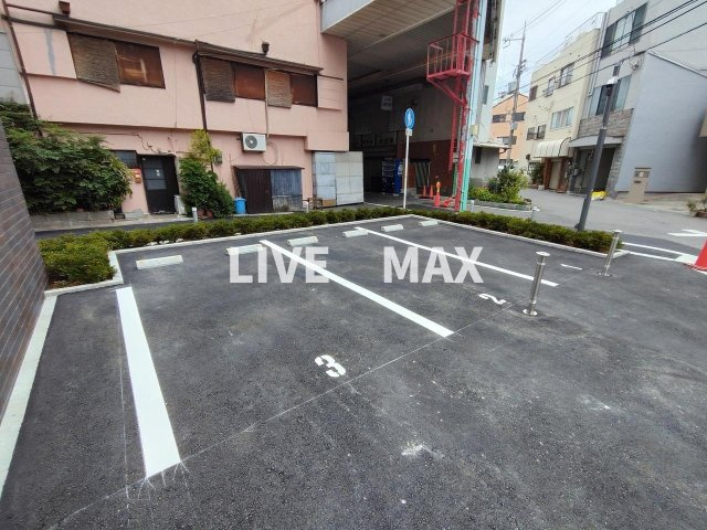 【駐車場】ファーストフィオーレ十三エリオ