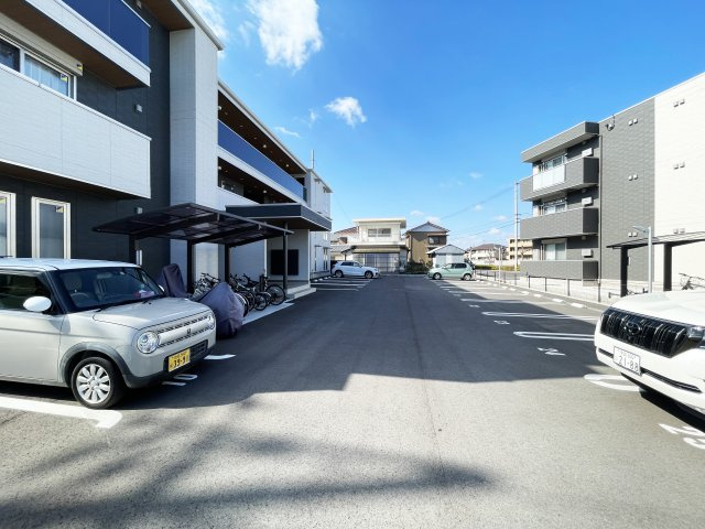 ヴェルチュ南庄町の駐車場