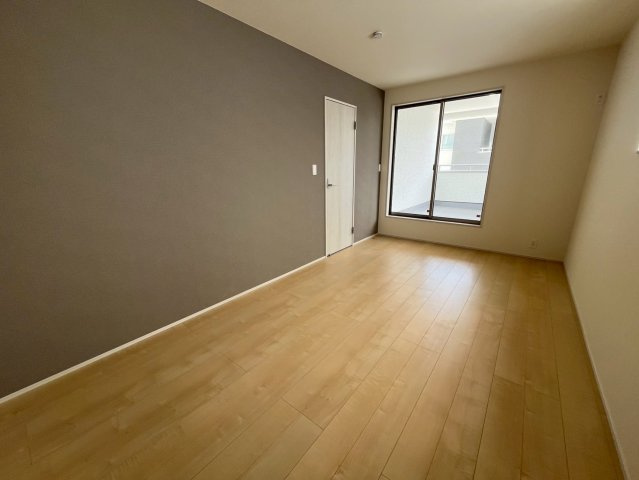 リーブルガーデン与那原町与那原 1号棟（全4棟）※本日内覧可能※の洋室|落ち着いた色調の洋室です