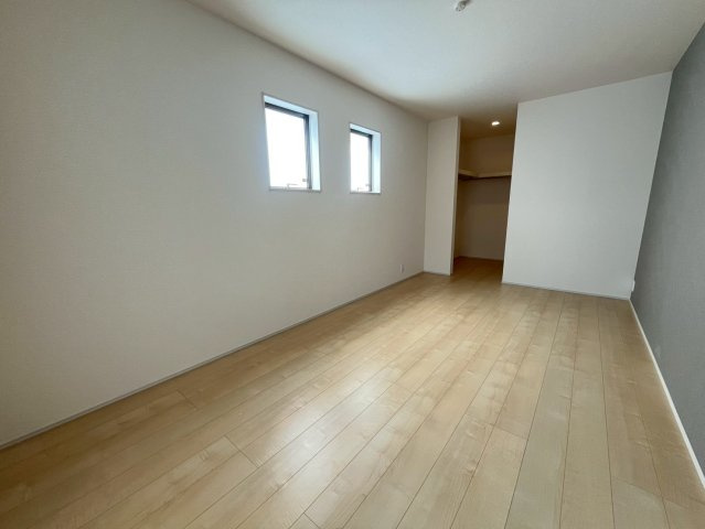 リーブルガーデン与那原町与那原 1号棟（全4棟）※本日内覧可能※の洋室|明るい洋室です