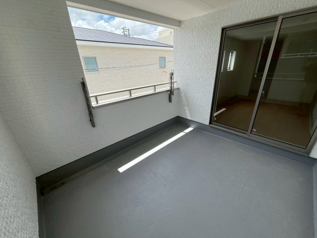 リーブルガーデン与那原町与那原 1号棟（全4棟）※本日内覧可能※のバルコニー|バルコニーからの眺めを楽しみながら食事をしませんか