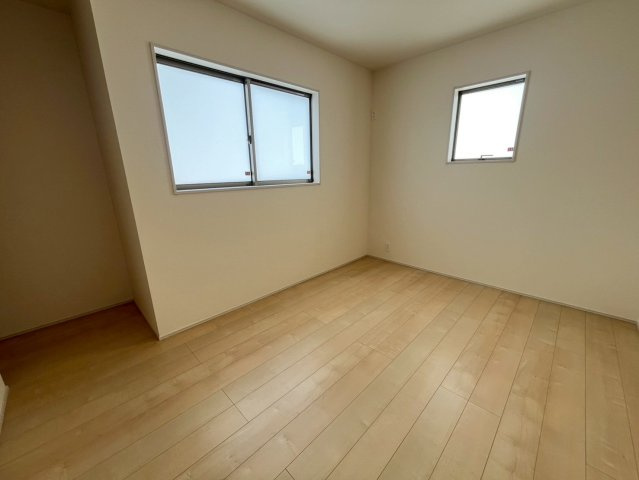 リーブルガーデン与那原町与那原 1号棟（全4棟）※本日内覧可能※の洋室|明るい洋室です