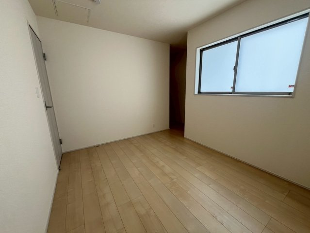 リーブルガーデン与那原町与那原 1号棟（全4棟）※本日内覧可能※の洋室|きれいな洋室です