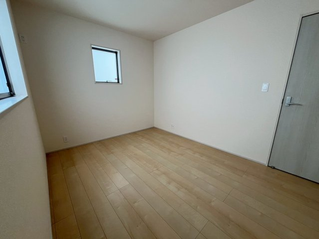 リーブルガーデン与那原町与那原 1号棟（全4棟）※本日内覧可能※の洋室|落ち着いた色調の洋室です