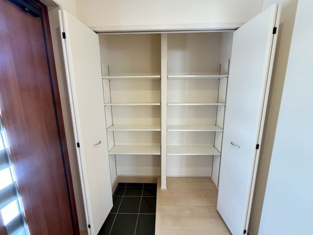 リーブルガーデン与那原町与那原 1号棟（全4棟）※本日内覧可能※の収納|こまごまとしたものを収納できそうですね